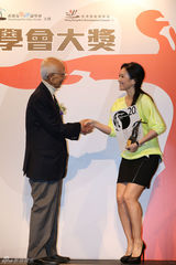 组图：章子怡深情致敬王家卫望继续合作