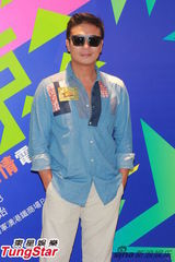 组图：邵音音出席活动 曝陈静过平民生活难开怀