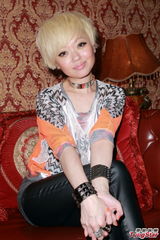 组图：黄真真取笑张孝全慢热 与白百何互闻臭鞋