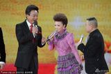 组图：元宵晚会蔡明潘长江翻唱《风吹麦浪》