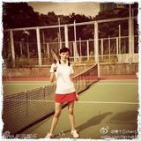 组图：43岁万绮雯容颜不老似花季少女