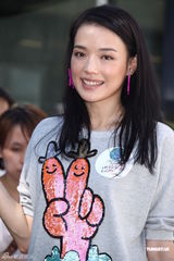 组图：舒淇不回应感情事 当妈五分钟直喊累