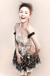 组图：戴娇倩最新礼服写真 尽显优雅成熟魅力