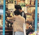 组图：林嘉欣女儿照片曝光 取名Kayla体重6.1斤