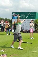 组图：甄子丹自嘲高尔夫初哥 菲尔普斯遭抢镜