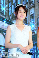 组图：韩团GirlsDay发新专辑 薄纱红裙显妖娆