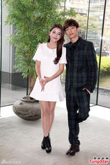 组图：炎亚纶新剧搭档李毓芬 被醉扑无生理反应