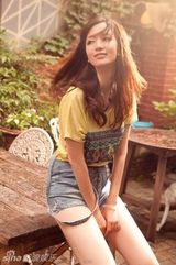 组图：张萌邂逅秘密花园 女王变身民国千金