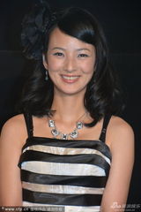 组图：《被忽视的人》记者会 三轮瞳美艳亮相