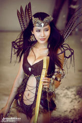 组图：潘霜霜游戏大片花絮 多变表情显另类性感