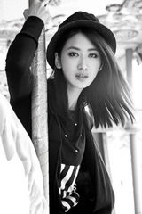 组图：郭珍霓旋转木马写真 尽显天真童趣