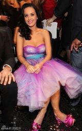 高清组图：第37届人民选择奖 安妮斯顿黑装秀半球