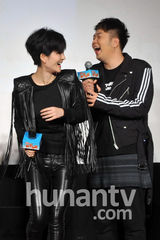 组图：《快乐到家》谢娜包场看片 张杰力挺爱妻