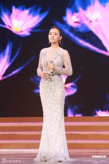 组图：陈思思开唱人气火爆 曾志伟主持twins任嘉宾