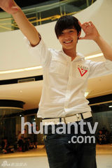 组图：快男选手酷似李敏镐 为选秀放弃剑桥