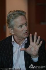 幻灯图集：《华尔街2》主演亮相戛纳 道格拉斯现身