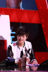 组图：快男彩排现场曝光 谢霆锋活跃李宇春话少