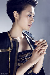 组图：范志博写真知性 短发俏丽笑容醇美