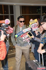 组图：杨幂围巾遮掩小腹 与刘恺威同避怀孕话题