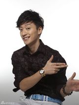 组图：《与时尚同居》曝主演搞怪写真 轻松有趣