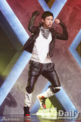 组图：神话打榜夺冠李孝利性感 EXO回归显狼性