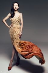 组图：舞蹈家 李 倩 杂志大片婀娜身姿气场十足