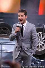 组图：《变形金刚3》首映 女主角高开衩长裙娇艳