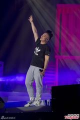 组图：陈奕迅台北开唱 甜蜜称快乐泉源是太太