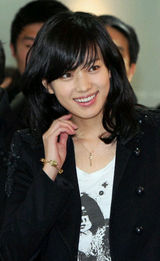 幻灯图：韩孝珠清新装扮现身首尔粉丝签名会