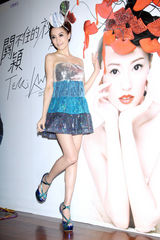 幻灯图：关颖新歌Music风云榜“封后” 公司送冰雕