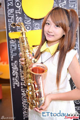 组图：萝莉创作歌手许雅涵运动写真萌态十足