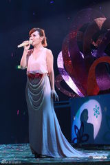 组图：梁静茹演唱会落幕 与表哥同台合唱