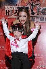 组图：谢婷婷化身猫女 性感现身万圣节活动