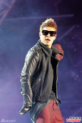 组图：严爵飚高音 与潘玮柏卢广仲接力开唱