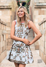 组图：莎拉波娃《Traveller》深V展异域风情