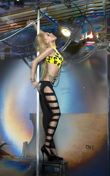 幻灯图：林赛-罗韩大片性感抢镜 秀美腿展蕾丝诱惑