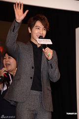 组图：《华丽的挑战》办见面会 陈意涵片场很疯狂