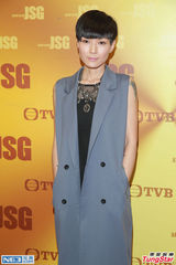 组图：卢巧音吴雨霏录制《劲歌金曲》