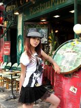 幻灯图：巩新亮法国浪漫写真 鲜嫩可人显青春风采