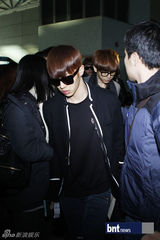 组图：SHINeeBEAST等赴巴黎参加《音乐银行》公演