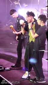 幻灯图：陈奕迅北京开唱 搞笑模仿刘德华