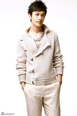 高清图：《唐伯虎2》将映 黄晓明登杂志露纯净气质