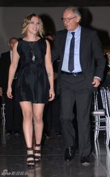 高清组图：斯嘉丽-约翰逊性感造型西班牙时尚走秀