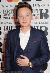 组图：英人气男星Conor Maynard走红毯表情搞怪