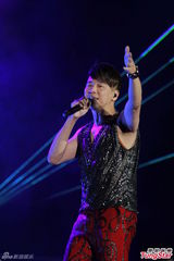 组图：陶喆个唱致敬梅艳芳 两人曾因音乐结缘