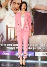 组图：郑柔美高斗心等宣传《妈妈的庭院》