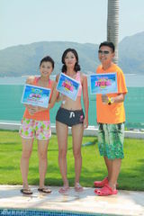 组图：颜子菲泳装亮相户外节目 赴马尔代夫拍摄