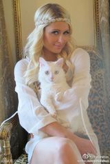 组图：帕丽斯与姐妹淘海岛度假 比基尼秀性感身材