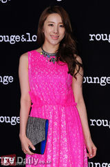 组图：韩星尹恩惠韩彩英CNBLUE等亮相品牌活动