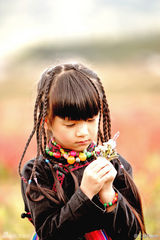 组图：小彩旗自制点心纹身特别 童年萌照可爱